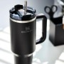 Termo puodelis su šiaudeliu The Quencher H2.O FlowState Tumbler 1,18L juodas